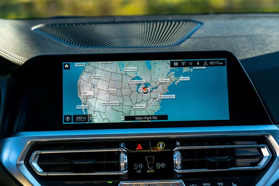 Детали интерьера BMW M340i (G20) 2019 года  (NA) (фото 32 из 41)